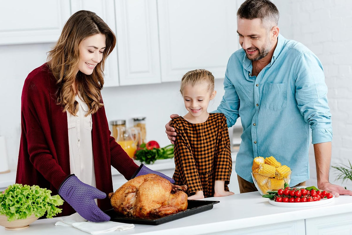 KITCHEN PERFECTION Silicone Smoker Oven Gloves -Extreme Heat Resistant BBQ Gloves -Handle Hot Food Right on Your Smoker Grill Fryer Pit|Waterproof Oven Mitts Grill Gloves |Superior Value Set+3 Bonuses