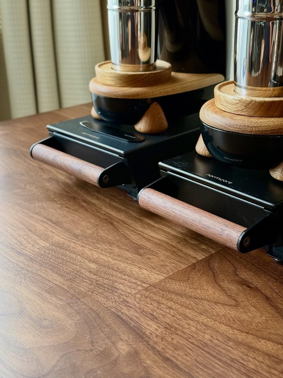Normcore Espresso Knock Box, Under Grinder Knock-out Drawer with Walnut Wood Hand, Shock Absorbing Removable Knock Bar and Non-Slip Base, 304 Stainless Steel, Size: M