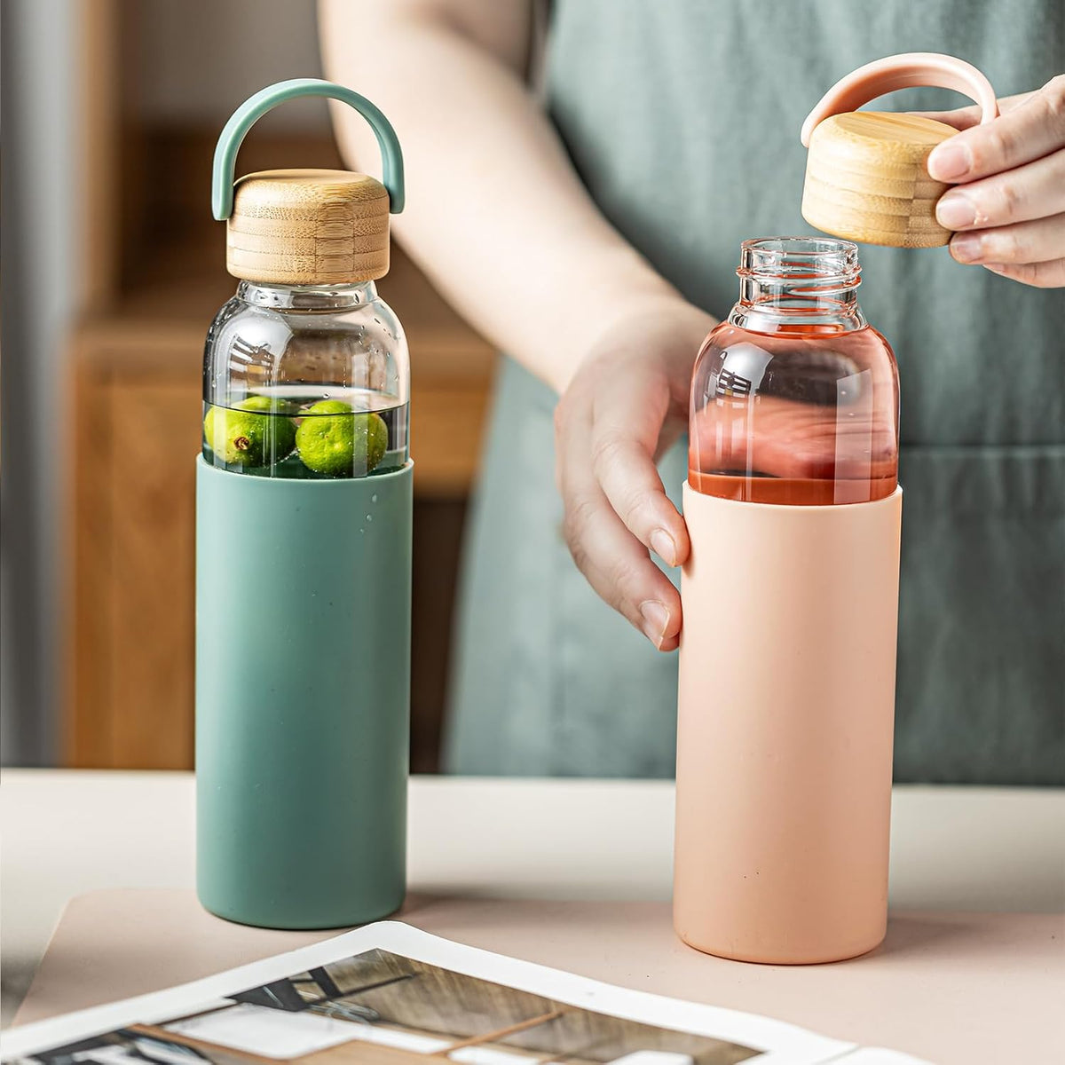 21oz Borosilicate Glass Water Bottles with Silicone Non-Slip Sleeve & Leak-Proof Lid-Reusable Drink Bottle for Office,Travel,Gym,Hiking-BPA Free,Ideal Gift for Home,Car &Fitness (Pink+Green)