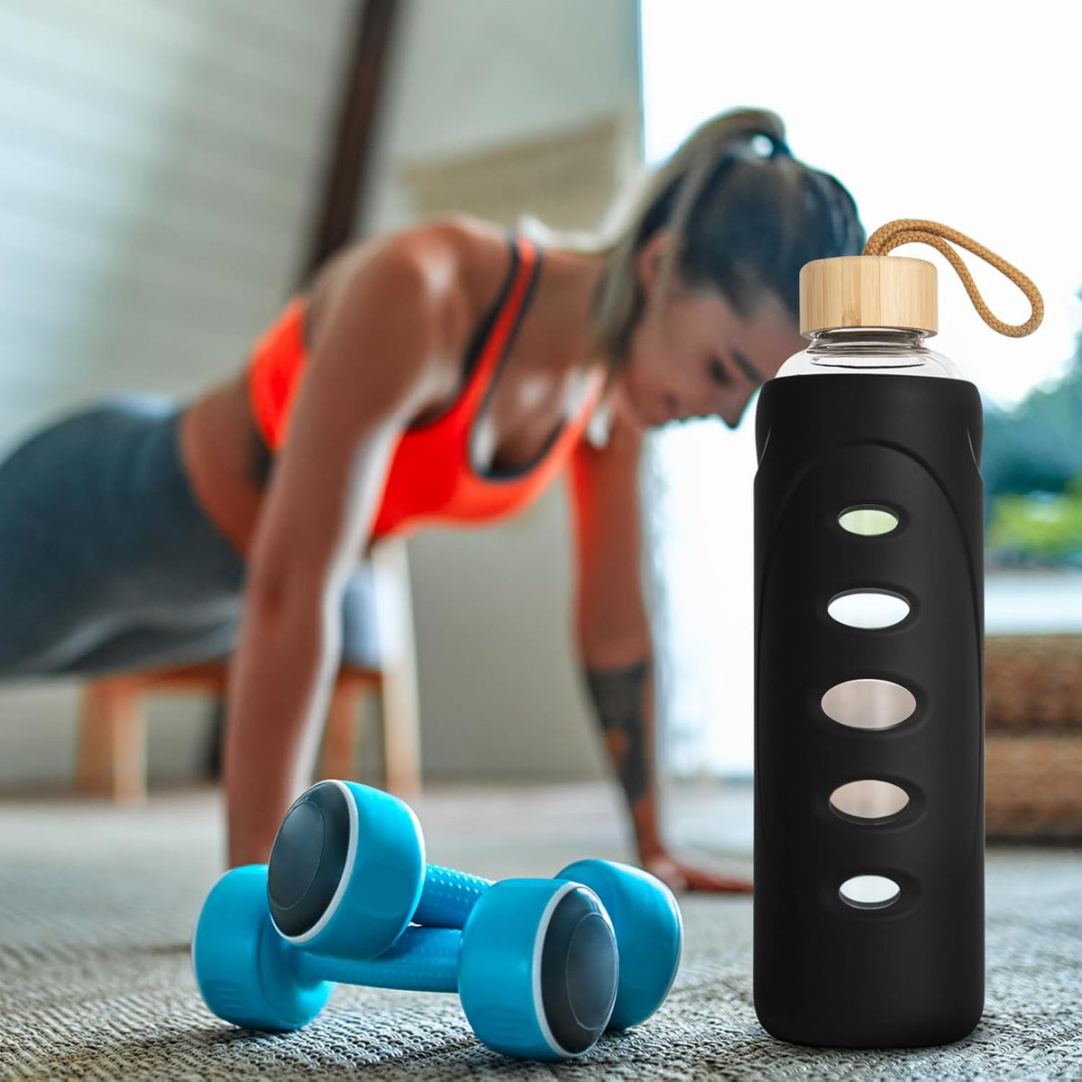 Sport 32oz Glass Water Bottle 1000ml /1 liter Borosilicate Glass Water Bottle Reusable Waterbottle Jugwith Silicone Sleeve and Unique Lid (Black