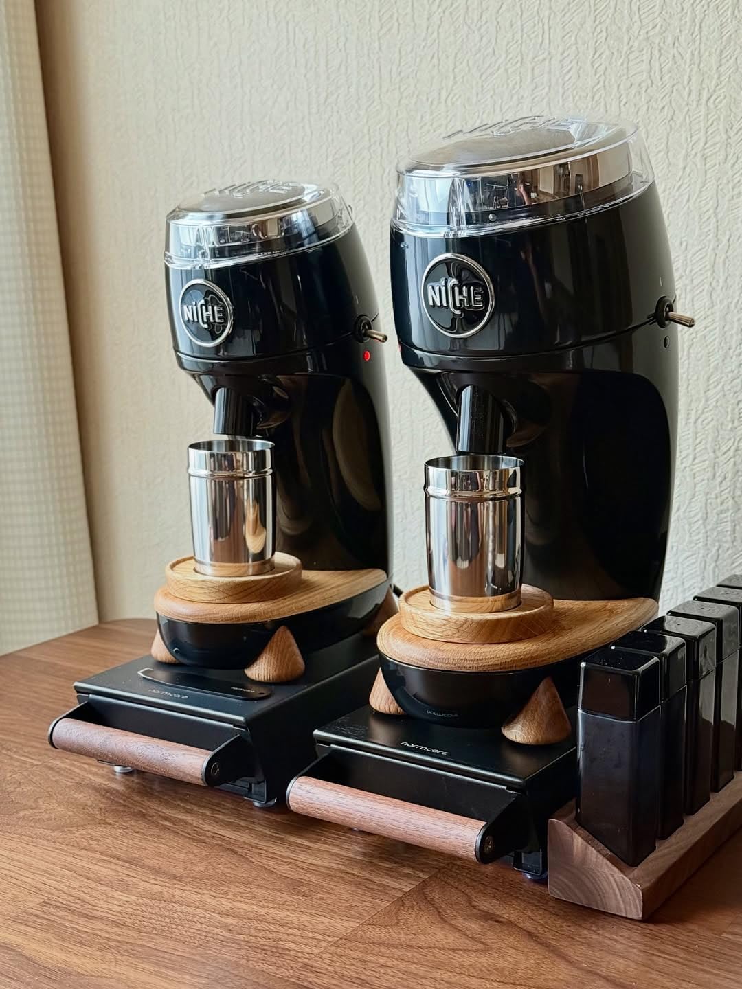 Normcore Espresso Knock Box, Under Grinder Knock-out Drawer with Walnut Wood Hand, Shock Absorbing Removable Knock Bar and Non-Slip Base, 304 Stainless Steel, Size: M