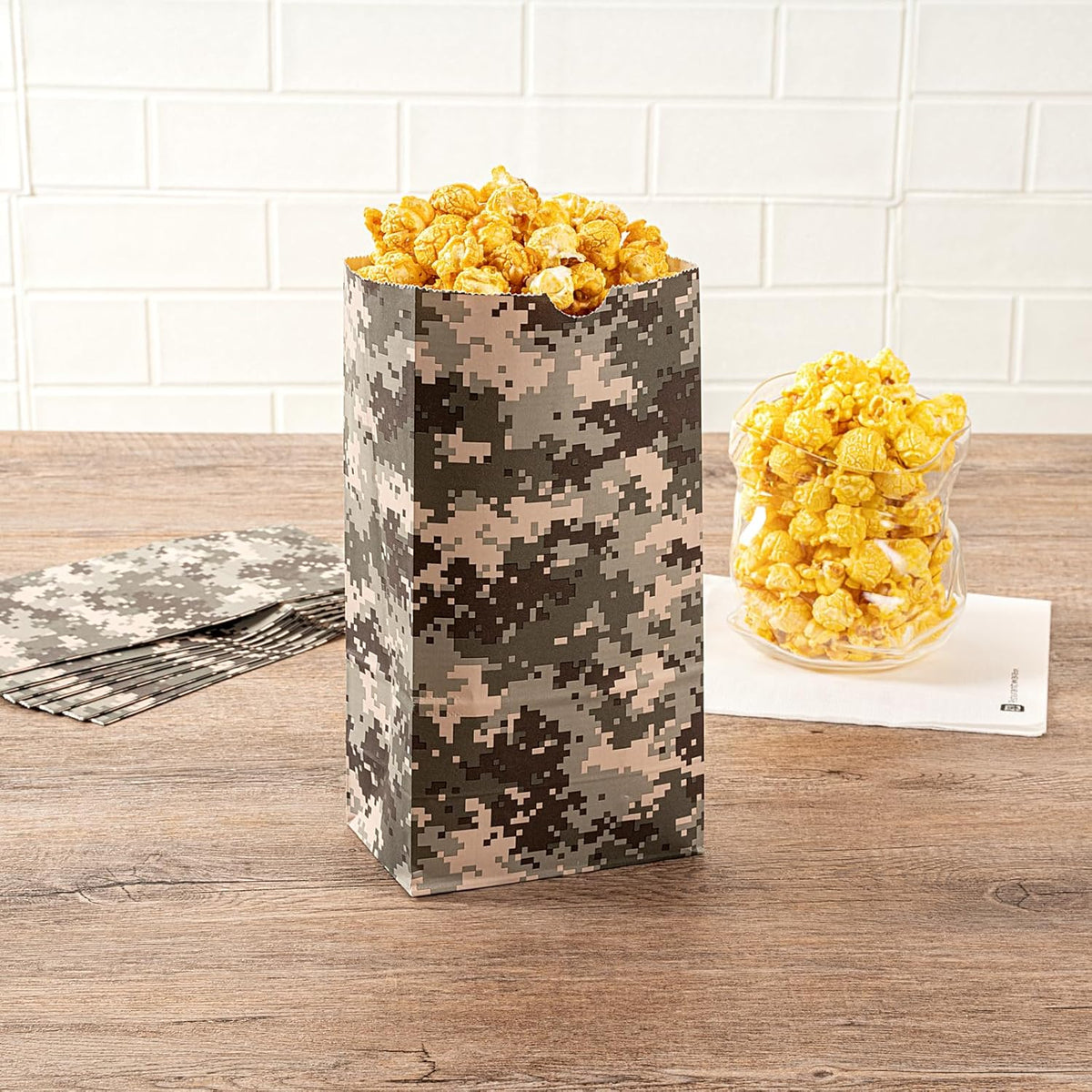 Restaurantware Bag Tek 4 LB Disposable Lunch Bags 100 Sturdy Take Out Bags - Flat Bottom Great For Restaurants Cafes And Bakeries Camouflage Paper Popcorn Bags Versatile For Grocery And More