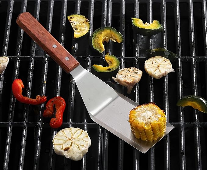 New Star Foodservice 36299 Wood Handle Heavy Duty Hamburger Turner/Spatula with Cutting Edge, 11.5"