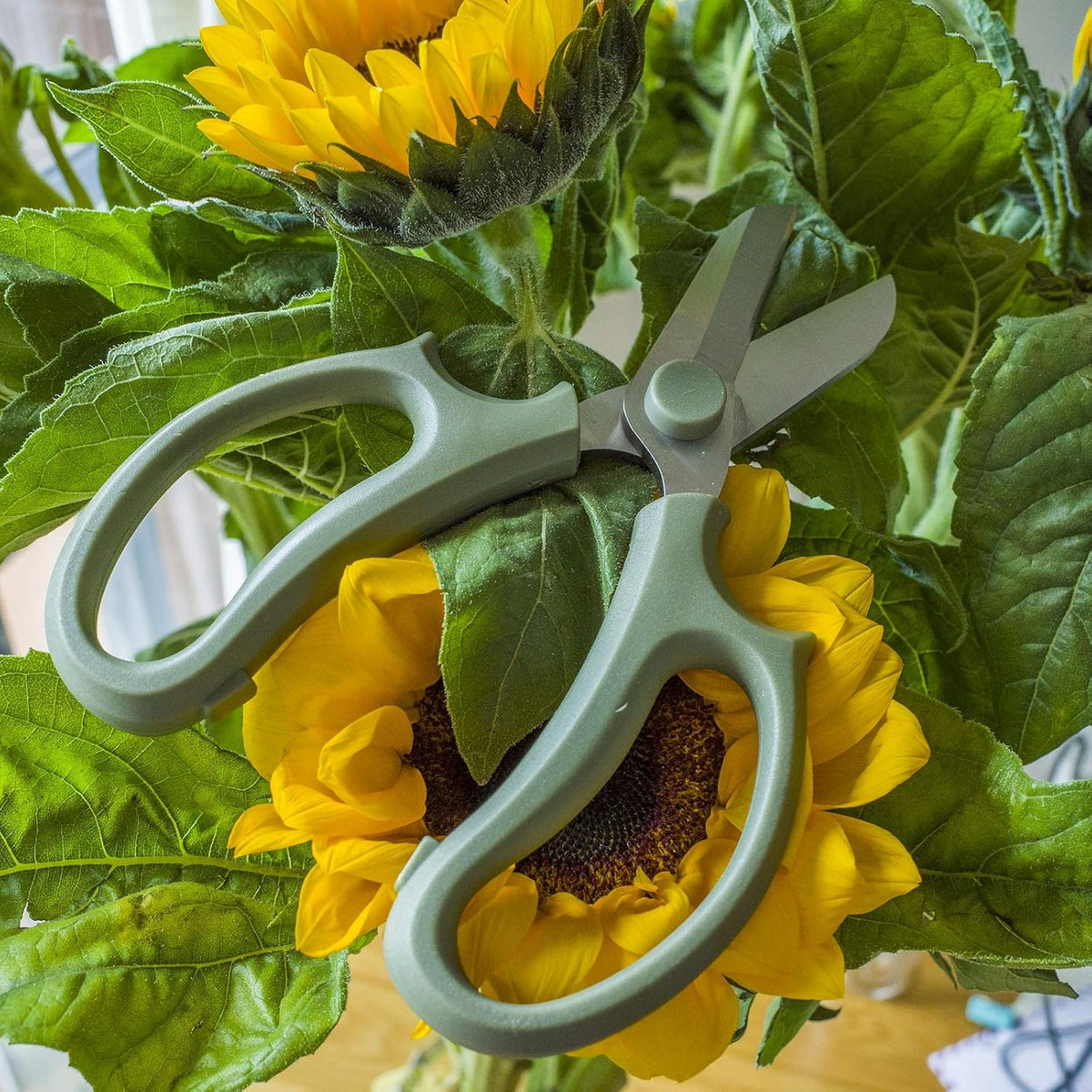 Leize Flower Scissors, Premium Thickened Stainless Steel Floral Shears, Strong Pruner for Flowers, Branches and Leaves (Green Slender 2Pics)