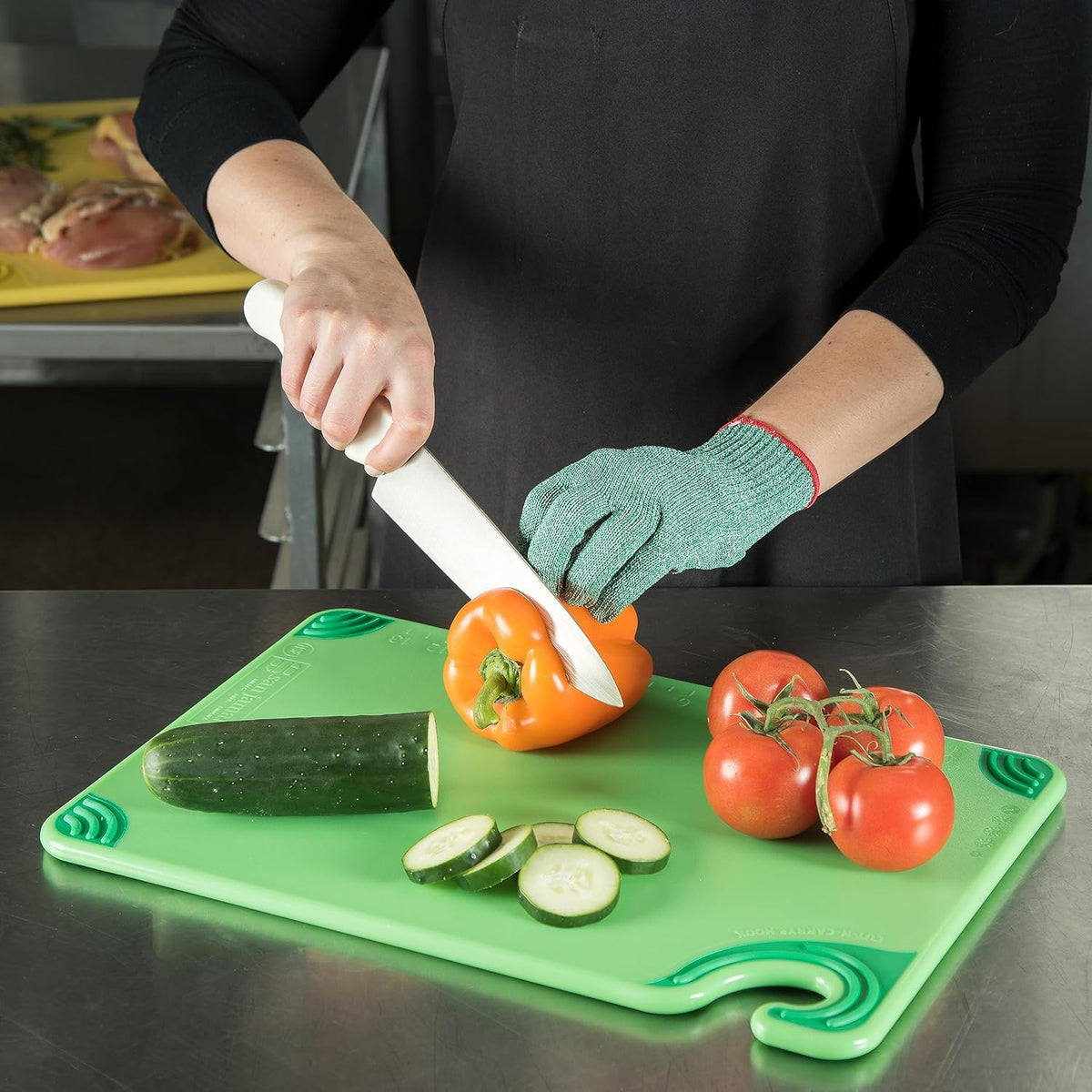 San Jamar Saf-T-Grip Plastic Cutting Board with Safety Hook, 12" x 18" x 0.5", Green